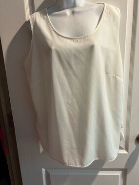 August Max Cream Scoop Neck Sleeveless Tank